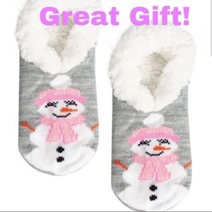 NWT 🎄🎄 Snowman With Scarf Slippers - Grey
